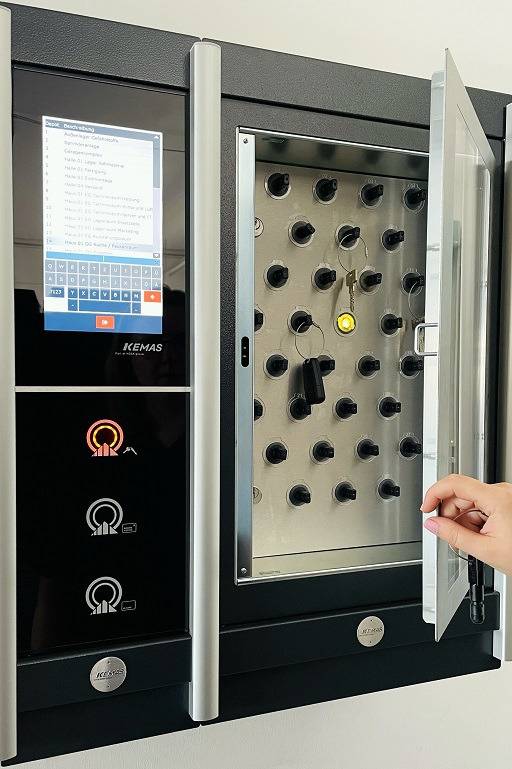Bei Schlüsselrückgabe wird in der Storbox der richtige Steckplatz angezeigt.